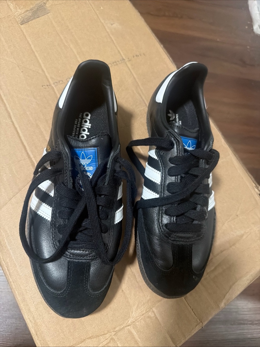 adidas Samba Men's Low Top Lace-Up Athletic Sneakers Black White - Picture 2 of 6